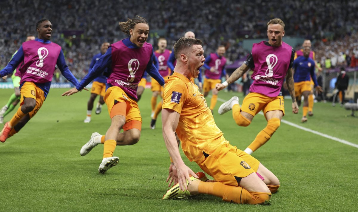 Wout Weghorst tähistamas MM-il argentina võrku löödud palli.