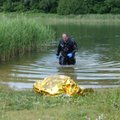 ФОТО | Утонувшего на озере мужчину нашли спустя день с помощью водолаза