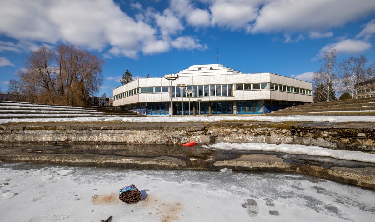 Arhitektid võrdlevad Rapla KEKi peahoonet Tallinna Linnahalliga – mõlemad ehitati ajal, kui puudusid igasugused energiaga seotud mured.