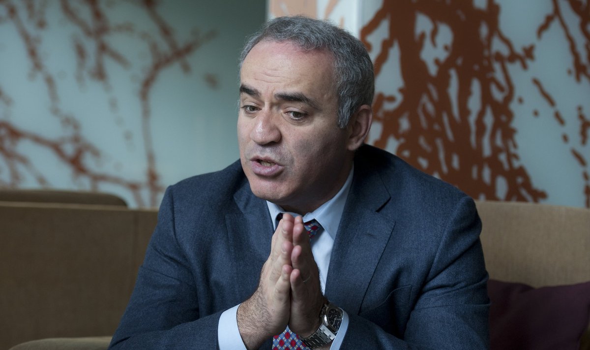 „Eesti iseseisvus on nii kõrge hinnaga kätte saadud, et ei tohi lubada, et Putin saaks oma agressiooni teie piirkonda laiendada,” sõnab Garri Kasparov.