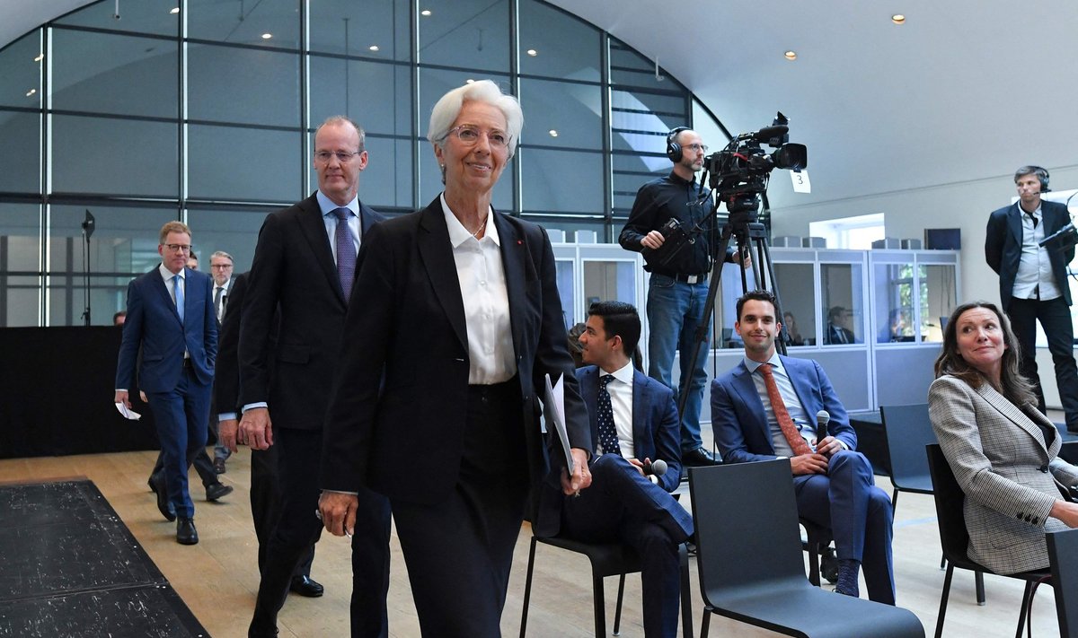 Euroopa keskpank eesotsas Christine Lagarde'iga (pildil keskel) teatavad neljapäeval, kui järsult on keskpangal kavas intresse tõsta.