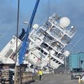 На верфи в Эдинбурге завалилось на бок крупное судно, десятки пострадавших