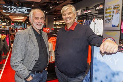 ENDISED TELEKOLLEEGID Erki Berends ja Raul Rebane, kes sai Lembituga tuttavaks poisikesepõlves ühel spartakiaadil. "Lembit võis edukalt kommenteerida käsipalli, judot, võistlustantsu, mis talle väga meeldis, ratsutamist ja kurat teab mida veel! Ta õppis hämmastava kiirusega ära spordialal kehtivad reeglid ja omandas taustateadmised," ütleb Raul.