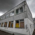 FOTOD | Raadiku mahajäetud õppehoone on noorte narkoparadiis. Hoone omanik: see läheb esimesel võimalusel lammutamisele