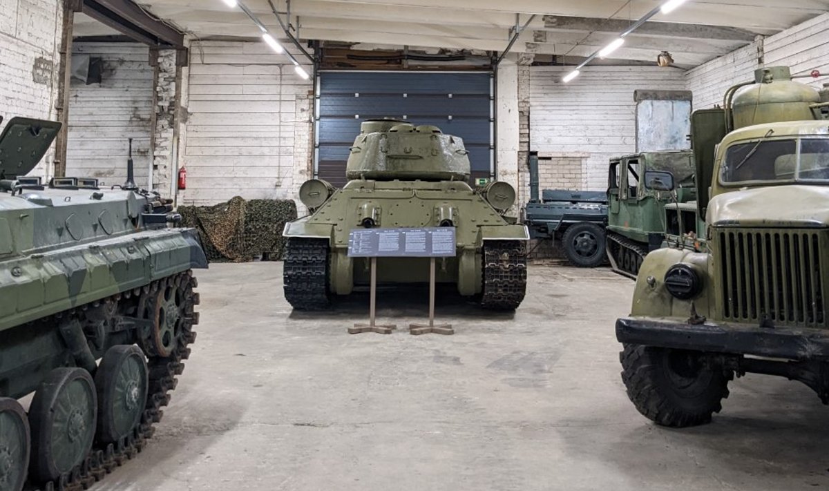 16. augustil Narvast teisaldatud T-34 seisab nüüd Viimsis angaaris