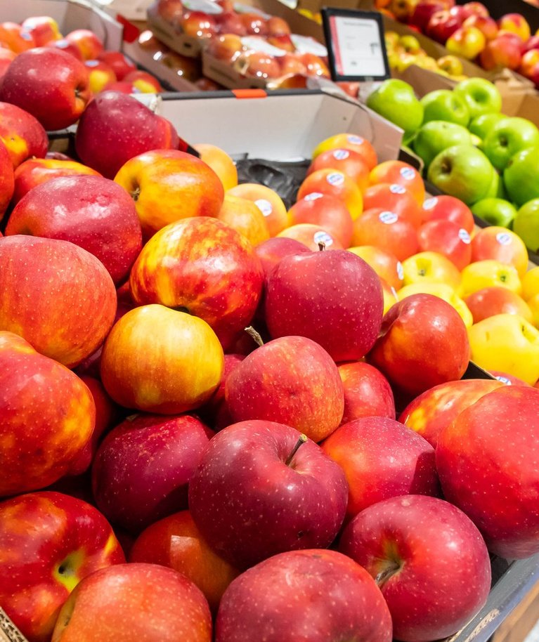 Punapõsksed Poola õunad on pea aasta ringi meie poodides müügil.