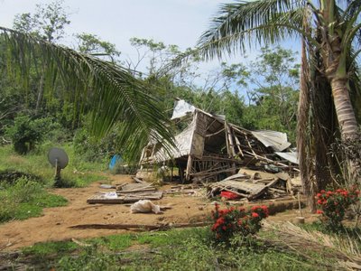 Taifuunikahjustused külas.