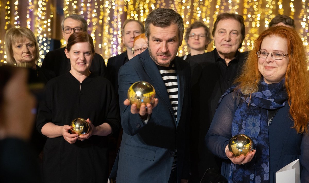 Aidi Vallik pälvis preemia mängufilmi „Tagurpidi torn“ sotsiaalselt erksa stsenaariumi eest, Jaak Kilmi sama filmi režissööritöö eest.