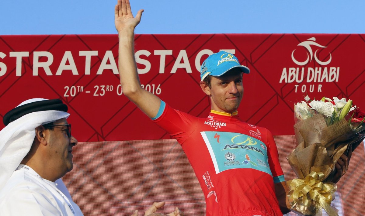 Tanel Kangert Abu Dhabis poodiumil.