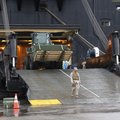 ФОТО и ВИДЕО: Морские пехотинцы начали в Палдиски выгружать военную технику