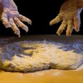VIDEO: Vaata, kuidas valmistada vastlakuklite küpsetamiseks pärmitainast