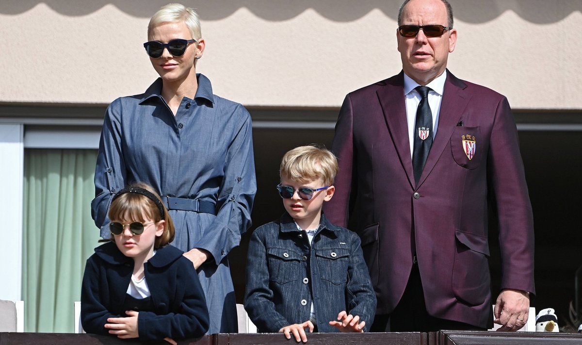 Printsess Charlene ja prints Albert koos lastega