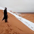 VIDEO | Lumi tuli maha ja valgeks läks kõrb: Sahara luited kaeti valge vaibaga