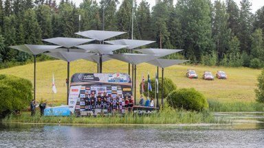 DELFI FOTOD | Rally Estonia poodium maalilise Leigo järve ääres ning Tartus lahti rullunud võidupidu