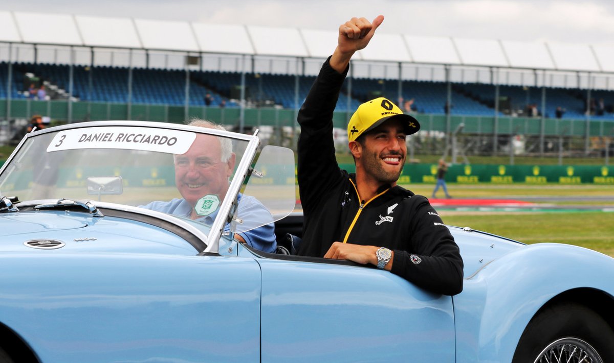 Daniel Ricciardo viimasel etapil Silverstone'is sõitjate paraadil.