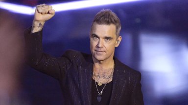Armas taaskohtumine: Robbie Williams kutsus kontserdi ajal lavale fänni, kelle ta publiku seast ka aastaid varem välja valis