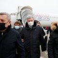 Порошенко прилетел в Киев. Ему попытались вручить повестку на пограничном контроле в аэропорту