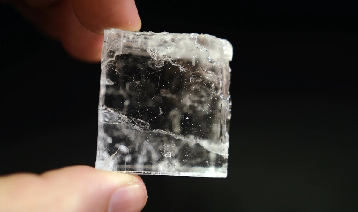 Puhas sool. See kristallselge tükk kaevandati Ida-Ukrainas Donetski oblastis Artjomsoli soolakaevandusest.