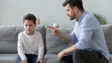 Токсичность зашкаливает: 8 ужасных родительских фраз, которые ломают психику ребенка 