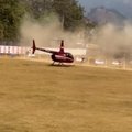 ВИДЕО | Дикий случай в Непале: пьяные пассажиры заставили пилота сесть на поле прямо во время матча 