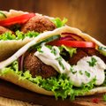 NÄDALAVAHETUSE RETSEPTISOOVITUS: Falafeliga täidetud pitataskud lambaliha kofta kebabidega