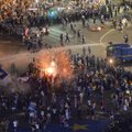 FOTOD JA VIDEO | Tuhanded tulid Rumeenias korruptsiooni vastu tänavatele, aktsioon muutus vägivaldseks, sajad said viga