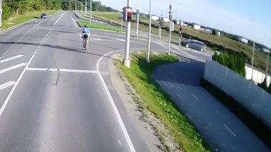 VIDEO | Kas jalgratturitele ei kehtigi liiklusreeglid? Vaata, kui nahaalselt sõitis rattur punase tulega üle tee