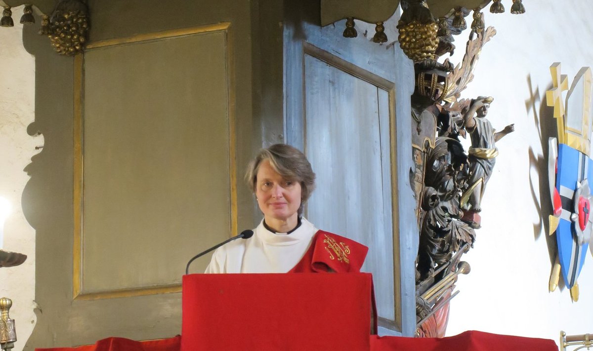 Katri Aaslav-Tepandi ordineeriti Toomkirikus pastoriks usupuhastuspühal ehk 31. oktoobril. Koos temaga pühitseti Eesti luteri kiriku peakirikus ametisse veel kaks uut pastorit.