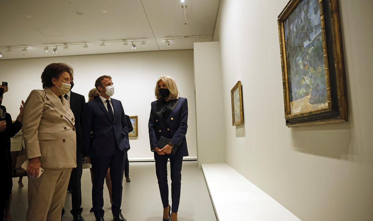 2021. aastal Pariisis avatud Morozovite kogu näitusel käis ka Prantsuse president Macron. Järgmisel kevadel arestiti üks teostest sanktsioonide tõttu.