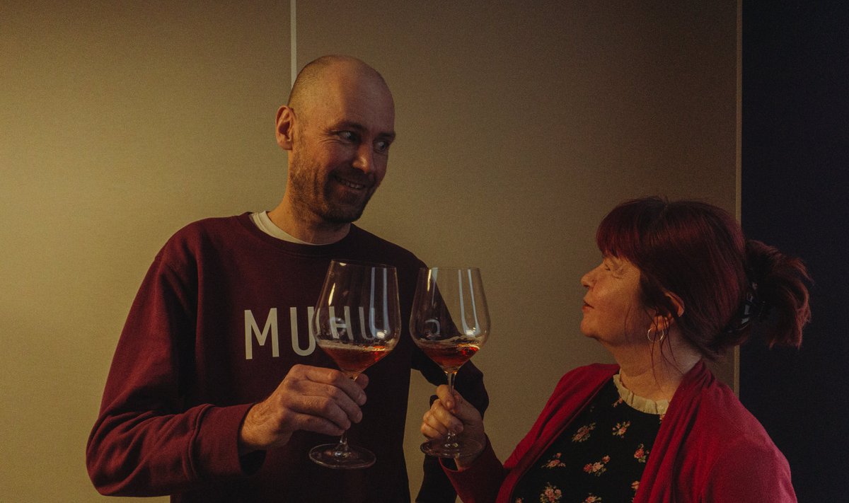 Eesti kui veinimaa tuleviku eest kannavad hoolt kaks teadjat veinimeistrit, Peke Eloranta Muhu Veinitalust ja Tiina Kuuler Valgejõe Veinivillast.