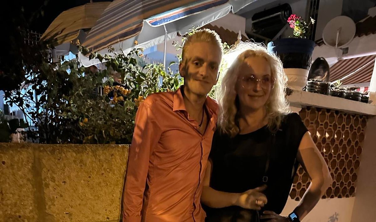 ARTISTID Paul Neitsov sattus parasjagu esinema Tenerifel, kui omaaegne lauljatar Estin seal sünnipäeva pidas. 