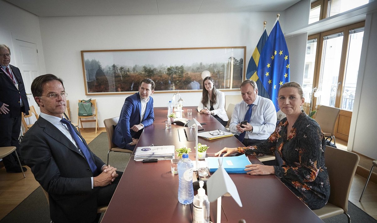 Kasinust pooldavad  Hollandi peaminister Mark Rutte ( vasakult) , Austria kantsler Sebastian Kurz, Soome peaminister Sanna Marin, Rootsi peaminister Stefan Löfven ja Taani peaminister Mette Frederiksen Brüsselis nõu pidamas. 
