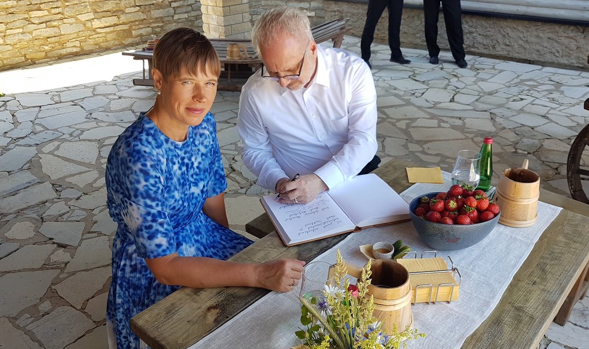 Eesti president Kersti Kaljulaid ja Läti presidentEgils Levits Kaalis