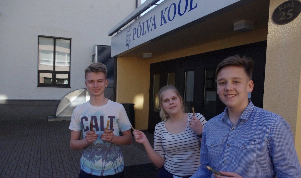 Minifirma Puujuurikad Markus Villako, Krister Suur ja Patric Kurvits oma tindijuurikatega.