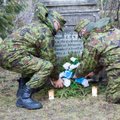DELFI FOTOD: Kuresaares mälestati Vabadussõjas langenuid pärjatseremooniaga