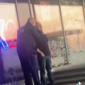VIDEO | Turvatöötaja kaotas Mustamäel joobes mehega tegeldes enesevalitsuse ja läks ta kõri kallale