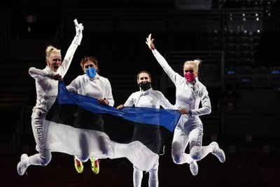 Eesti epeenaised olümpiakulda tähistamas.