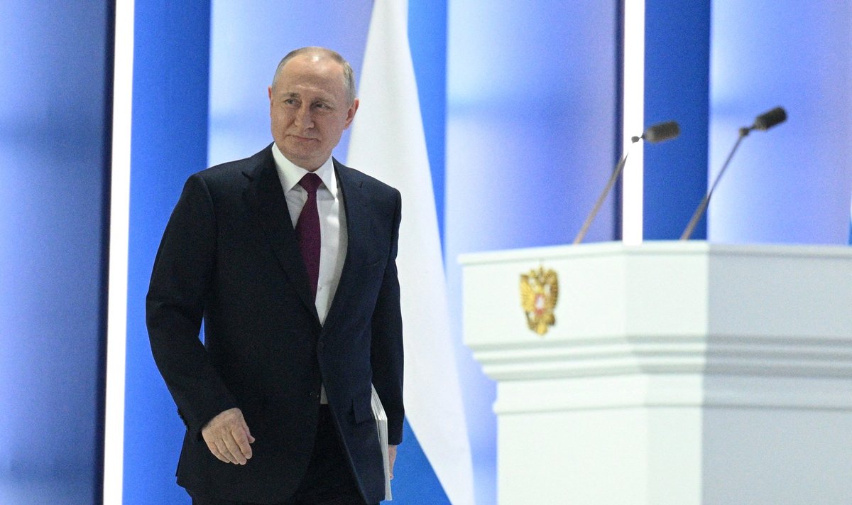 Vladimir Putin föderaalkogu ees