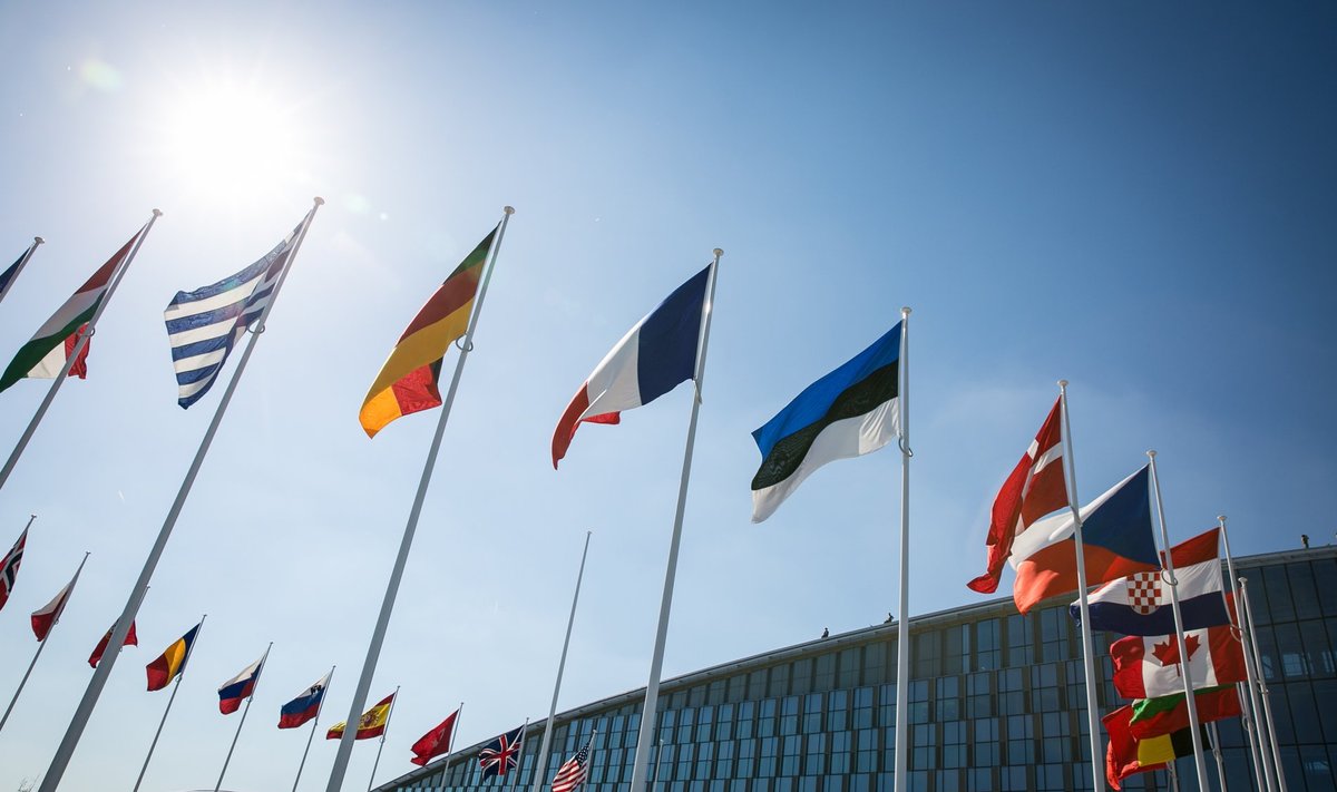 Eesti lipp, NATO peakorter