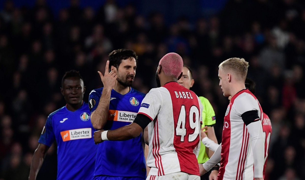 Ryan Babel (49) andis märku, mida ta sukeldumisest arvab.