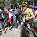 FOTOD & VIDEO: USKUMATU: Tour de France'i liider pidi mäest üles jooksma