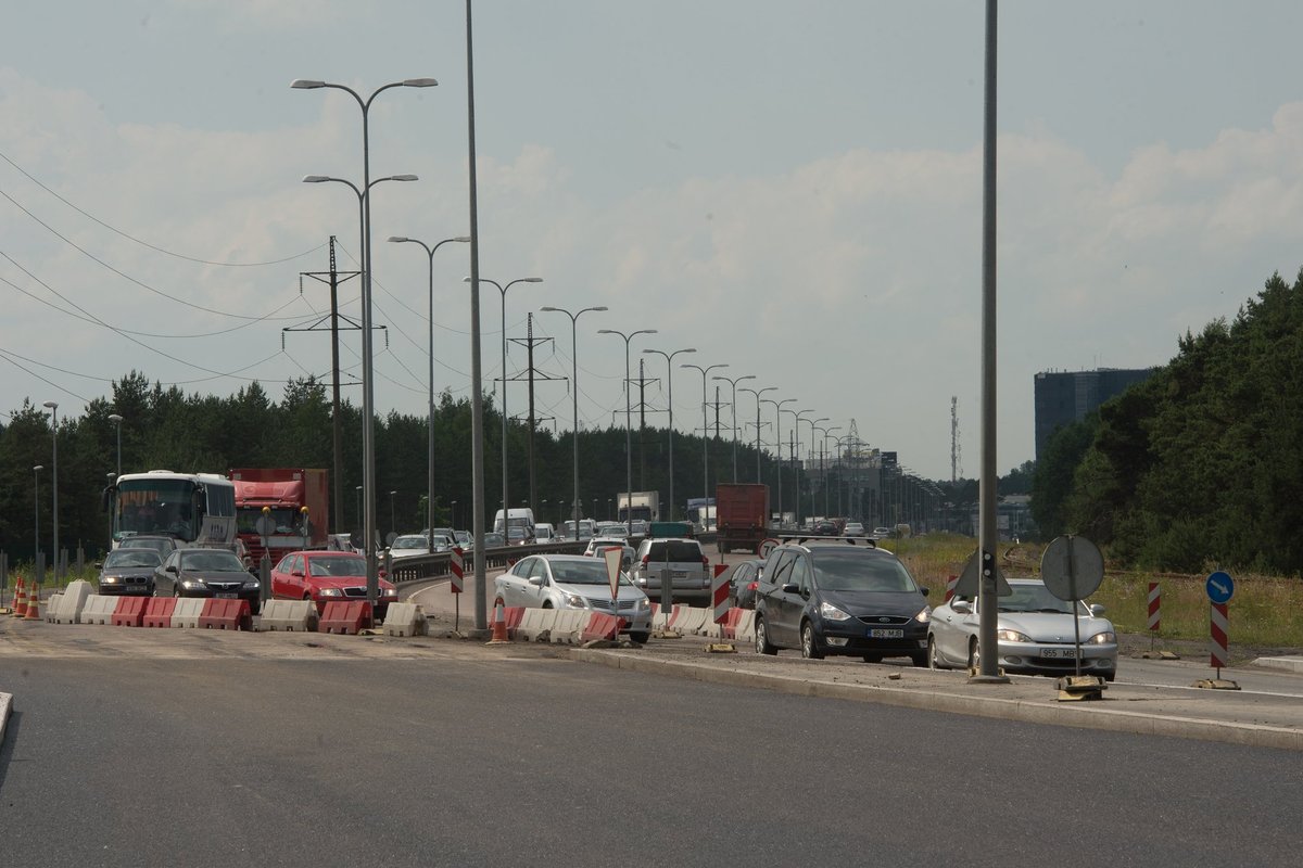 Tartu maantee ristmikul algavad asfalteerimistööd, liiklus saab tõsiselt  häiritud - Delfi