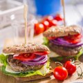 RETSEPT | Teistmoodi jaanid: grillitud veisehakklihapihvidega hamburger