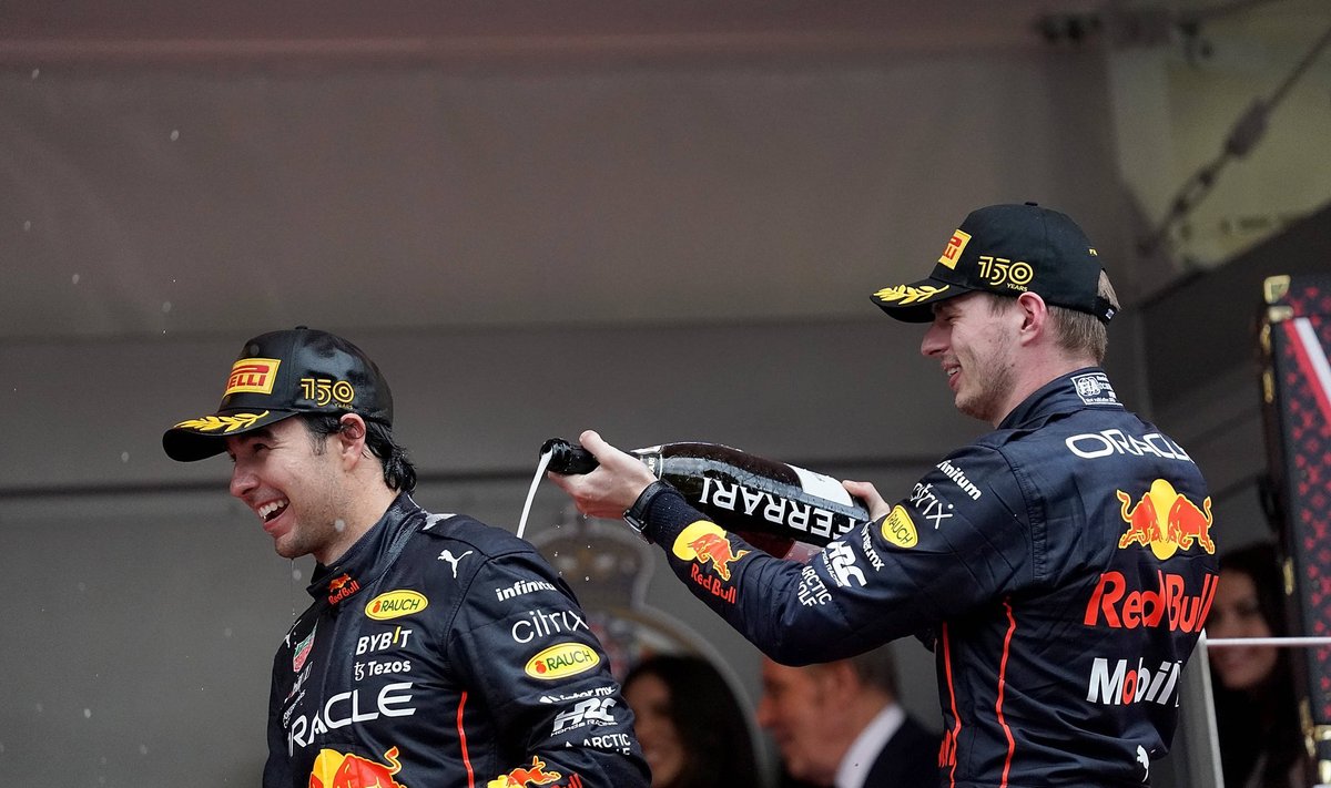 Sergio Perez ja Max Verstappen