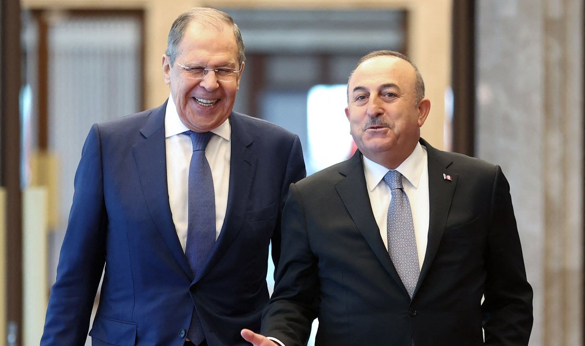 Sergei Lavrov leiab NATO-s harva nii meeldivat vastuvõttu kui Türgi kolleegiga kohtudes.