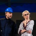 ВИДЕО DELFI: Как Александр Ивашкевич и Элина Пурде встретились на "Последнем этаже" Русского театра