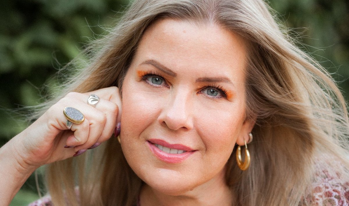 Kristi Luik on USAs elav kolumnist, kelle sulest on Eestis ilmunud raamat „Veidrike printsess“. Tema lapsed on kooliealiseks sirgunud ja Kristi mõtteis mõlgub plaan koos perega vähemalt aastaks Eestisse kolida – tema süda on just siin.