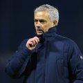 Tottenhami mängijaid kritiseerinud Jose Mourinho vabandas klubi fännide ees