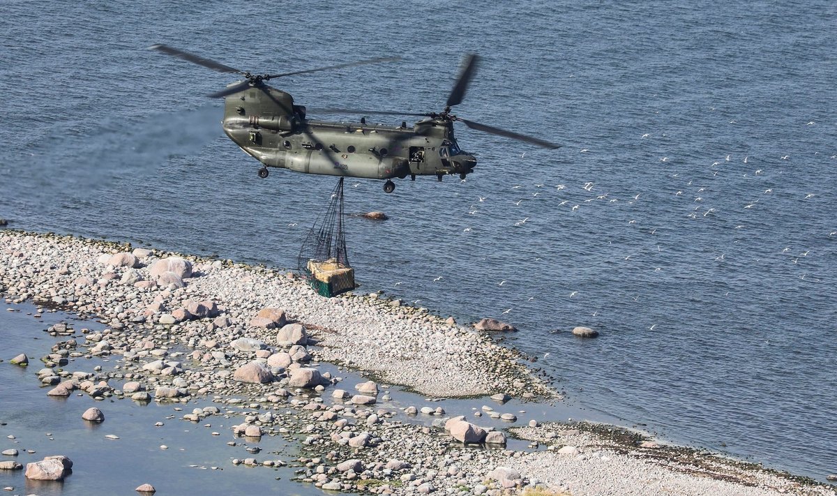 RAF Chinook helikopter toimetas Vaindloo saarele ehitusmaterjali