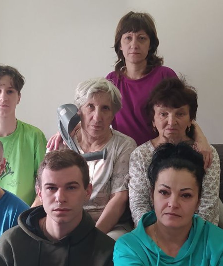 Olena (taga) pere on nüüd jõudnud Zaporižžjasse, kus nad tunnevad ennast väga turvaliselt. Ent rinne on kõigest 30 kilomeetri kaugusel.